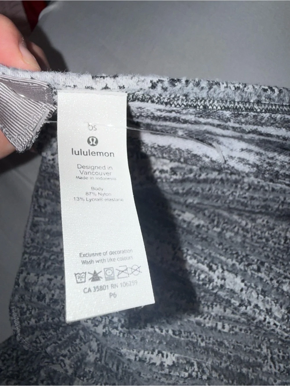 Lululemon Light Gray Textured Knit Scarf with Snap Trim